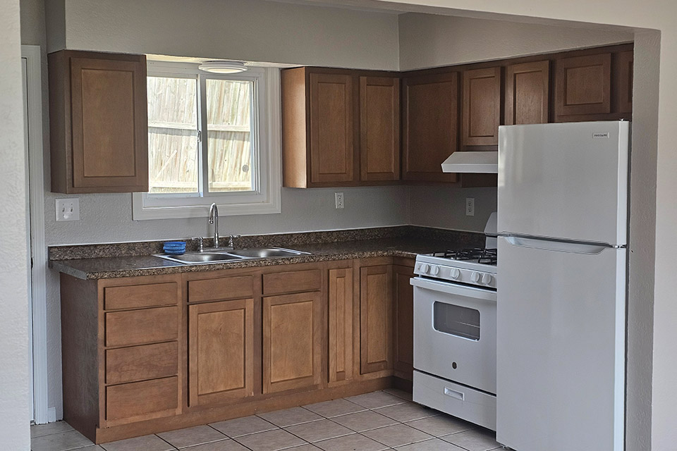 2 East Pitt St, Canonsburg, PA - Kitchen